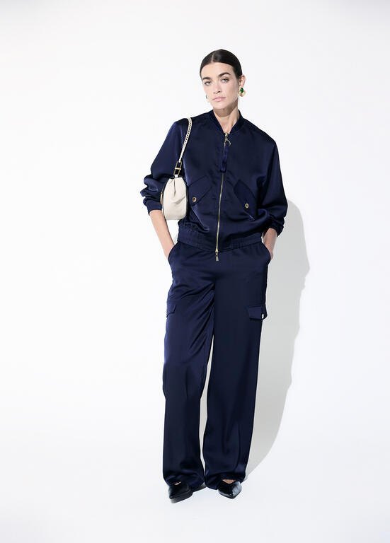 Lola Casademunt Bomberjacke Satin Marineblau