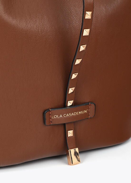 Lola Casademunt Hobo Bag mit Nietenriemen, Camel
