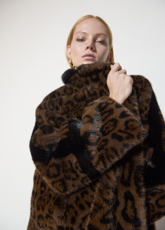 Lola Casademunt Kunstfellmantel mit Leopardenprint