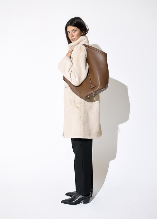 Lola Casademunt Hobo Bag mit Nietenriemen, Camel
