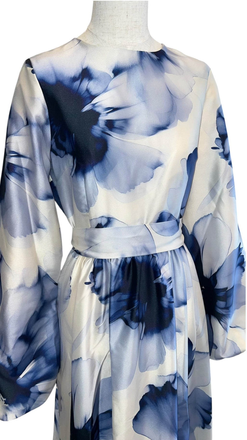 Giovanna Nicolai Maxidress mit Tulpenärmel und Bindegürtel Blau N117