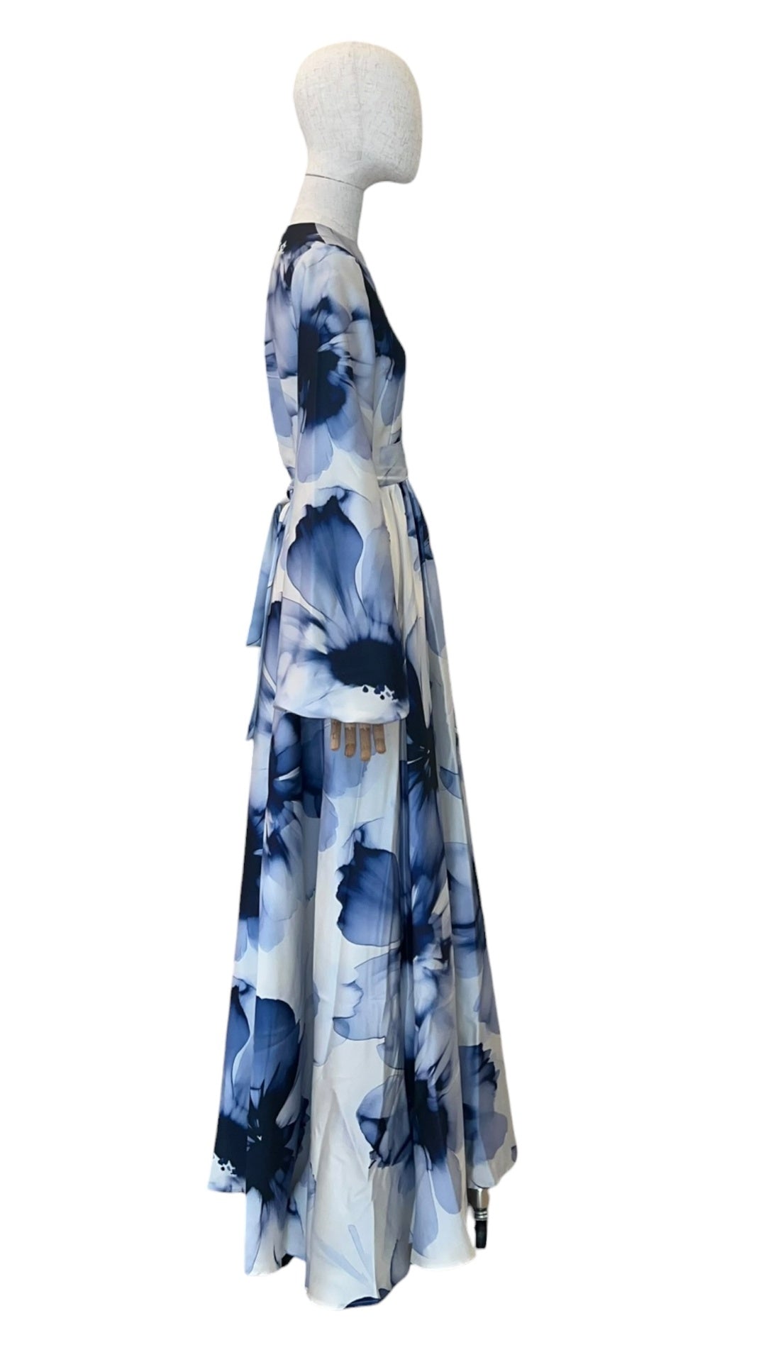 Giovanna Nicolai Maxidress mit Tulpenärmel und Bindegürtel Blau N117