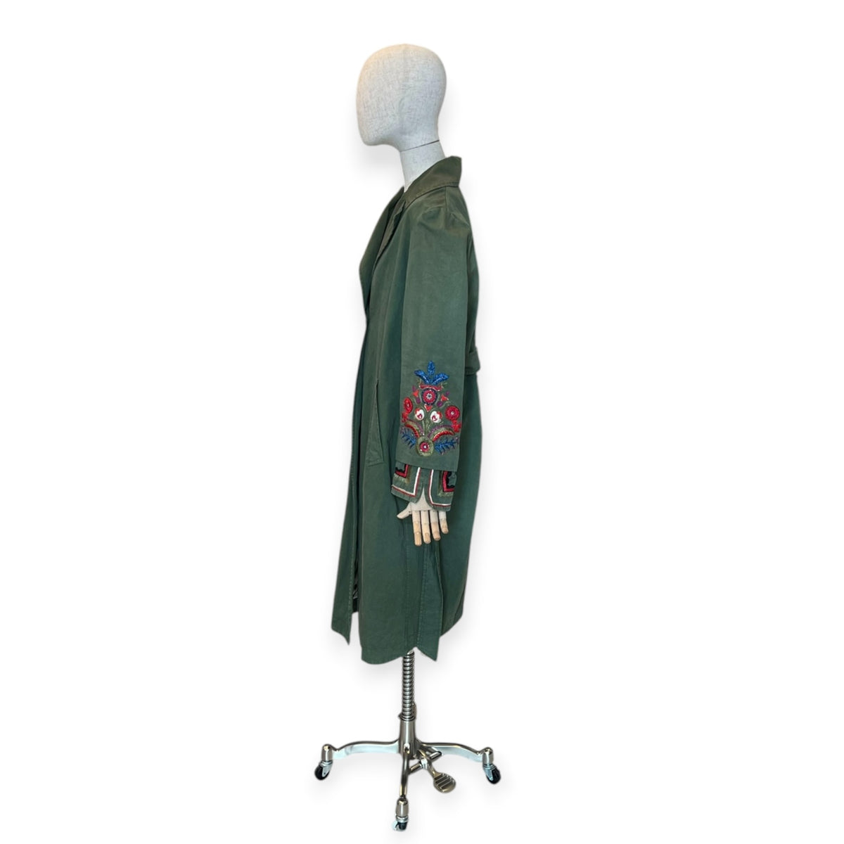 Pre-Loved Bazar Deluxe Mantel mit Stickereien