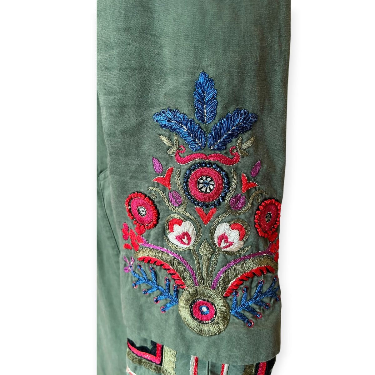 Pre-Loved Bazar Deluxe Mantel mit Stickereien