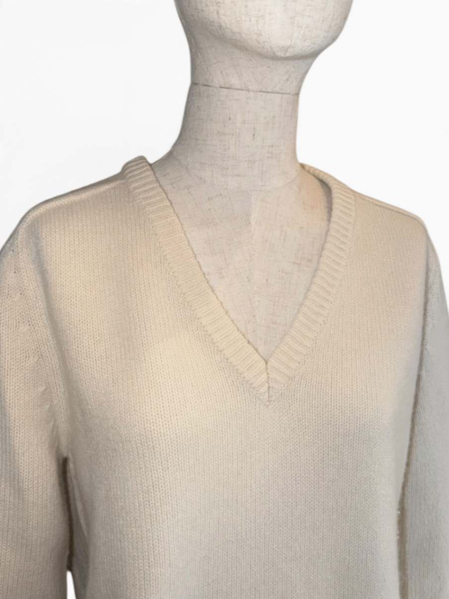 Pre-Loved Kujten V-Pullover mit Zierstich