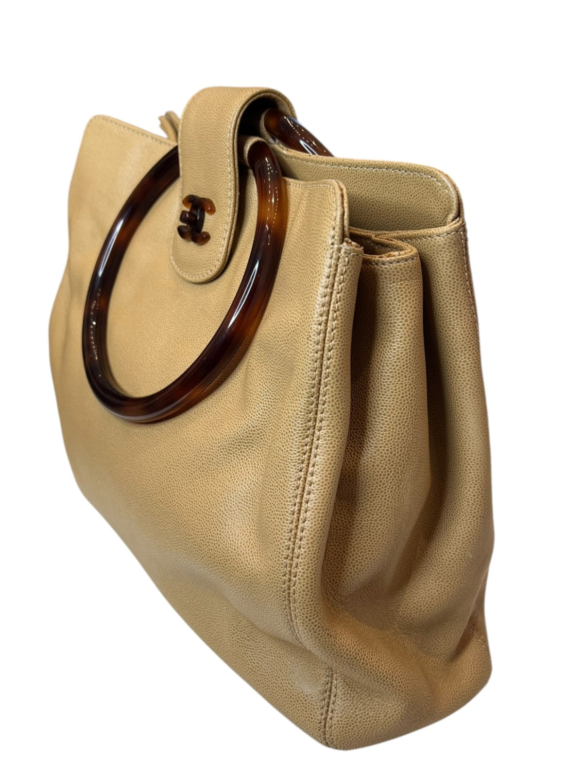 Pre-Loved Vintage Chanel Caviar-Tasche mit Schildpatt-Ringhenkel Camel