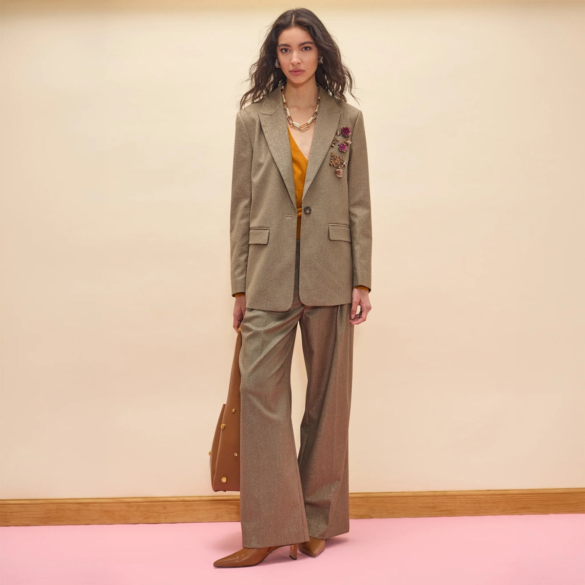 Lola Casademunt Goldener Blazer mit Applikationen Braun
