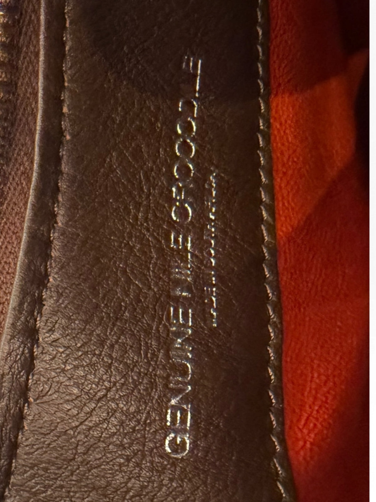 Pre-Loved Via la Moda Schultertasche aus Nilkrokodil mit Hornback-Details