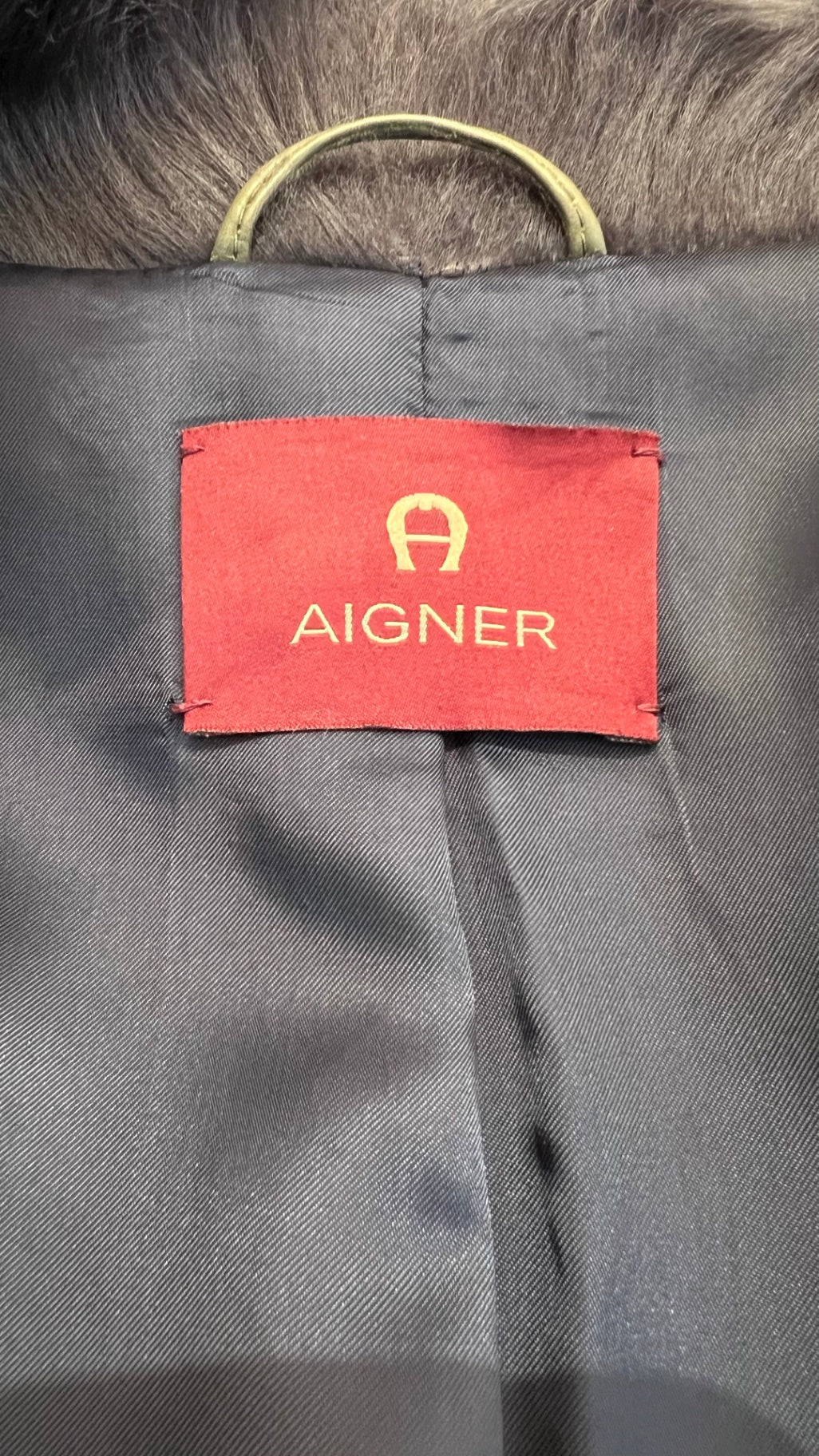 Pre-Loved Aigner Lammfellmantel mit Lederärmeln und Lammfellkragen