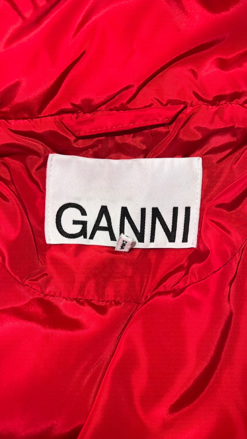 Pre-Loved Ganni Daunenjacke, rot