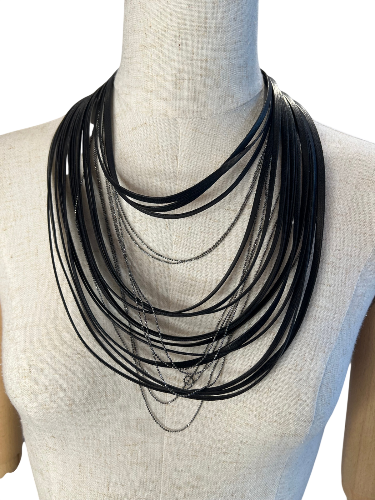 Pre-Loved Fabiana Filippi Collier aus Lederbändern und Monili-Ketten